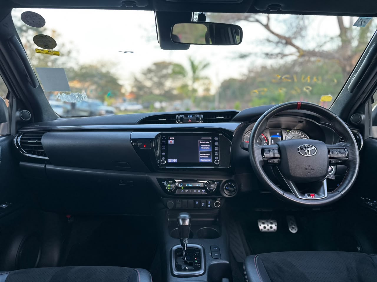 TOYOTA HILUX DOUBLE CABIN GR SPORT EDITION thumbnail 4
